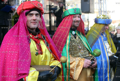 Orszak Trzech Kroli na ulicach Chojnic. 06.01.2015...