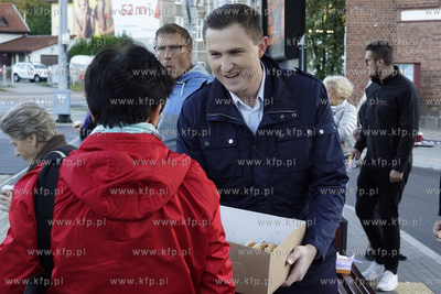 Paweł Adamowicz i kandydaci do rady miasta z komitetu...