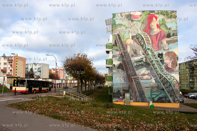Mural według projektu Pauliny Jaklik na elewacji bloku...