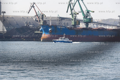 Gdynia. Rejs powitalny pierwszego w tym sezonie statku...