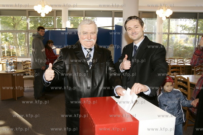 Gdansk. Dzien wyborow parlamentarnych. Lech Walesa...
