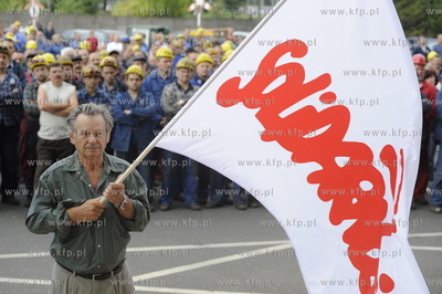 Protest stoczniowcow ze Stoczni Gdynia w związku z...