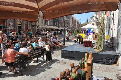 Gdansk, ul. Dluga. Teatr Maly z Bydgoszczy przedsatwia...