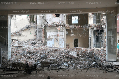 Wyburzanie dawnego Domu Towarowego PDT a obecnie Galerii...