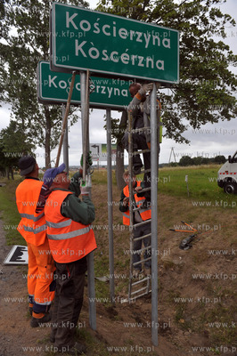 Przy wjezdzie do Koscierzyny na Kaszubach zainstalowano...