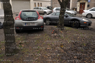 Samochody z rejestracjami spoza Gdanska zaparkowane...