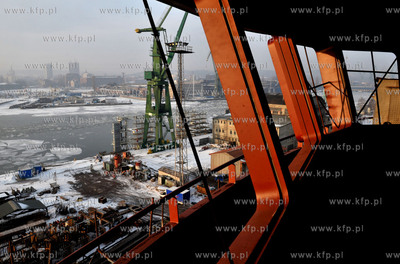 Stocznia Gdansk. Budowa statku typu PSV Ocean Art do...