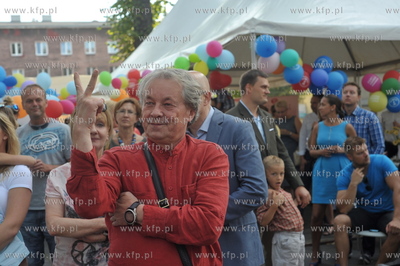 10 festyn i akcja charytatywna Zeszyt dla ucznia na...