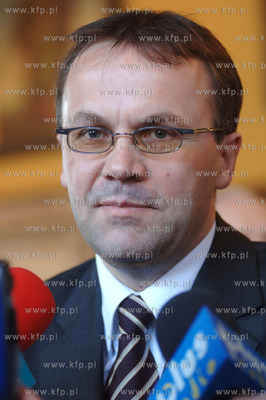 Wiceminister kultury Jaroslaw Sellin (NZ) oraz marszalek...