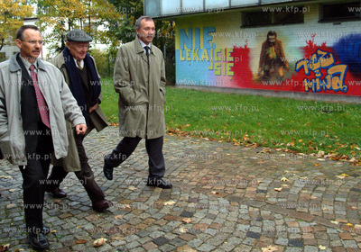 Mieczyslaw Rakowski ostatni premier PRL oglada wystawe...