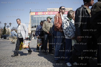 Gdansk. Targ Weglowy. Sniadanie wielkanocne dla potrzebujacych...
