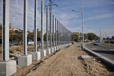 Gdansk. Budowa Trasy Slowackiego. Montaz ekranow dzwiekkochlonnych...