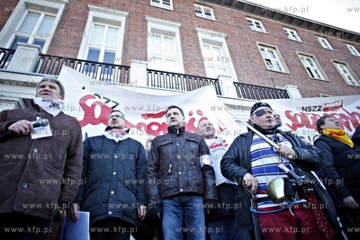 Pikieta pod Urzędem Wojewodzkim w Gdansku w gescie...