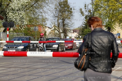 Gdansk Orunia. Przejazd kolejowy miedzy ul. Goscinna...