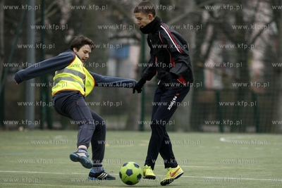 Gdansk Zaspa. Pilkarski turniej dzikich druzyn Do przerwy...