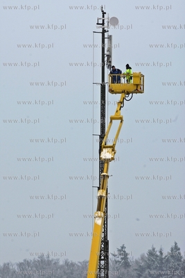 Tymczasowe maszty nadawcze w Rekowie Gornym kolo Pucka.
21.01.2015
fot....