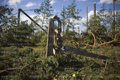 Skutki nawałnicy, która z piątku na sobotę przeszła...