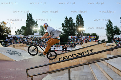 Gdansk. Plac Zebran Ludowych. Baltic Games, festiwal...