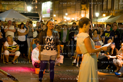 Gdansk. Ul Dluga. Teatr w Oknie. Festiwal Szekspirowski....
