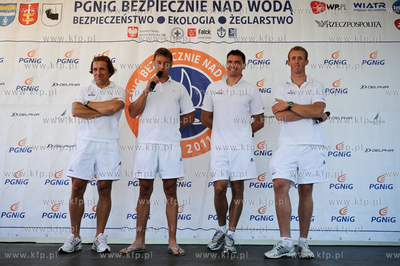 Gdynia. Bulwar nadmorski. Festyn PGNiG Bezpiecznie...