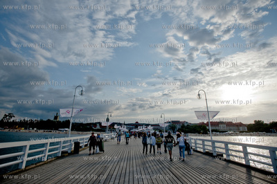 Wakacyjne popoludnie na molo w Sopocie. 09.08.2013...