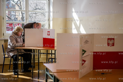 Gdansk. Obwodowa Komisja ds. Wyborow do Rady Dzielnicy...