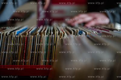 Gdansk. Kawiarnia Fusy i Mietusy. Tysiace Winyli na...