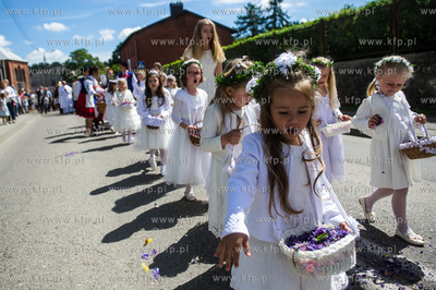 Szymbark. Procesja Bożego Ciała w Parafii św. Teresy...
