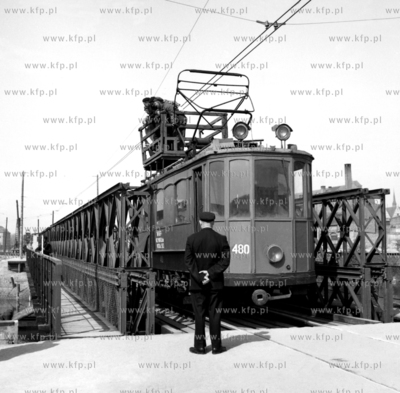 Budowa tzw. tramwajowego mostu saperskiego, nad Motlawa...