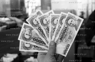 Banknoty 20-to tysieczne - znak nadchodzacej inflacji....