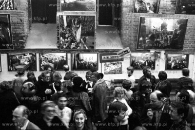Wernisarz wystawy fotograficznej trzech fotoreporterów...