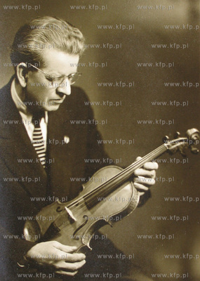 Jozef Tusk - dziadek Donalda Tuska byl lutnikiem samoukiem....