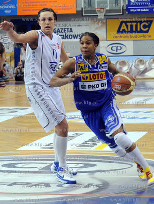 Krakow. Polfinal Play Off ekstraklasy koszykarek Wisla...