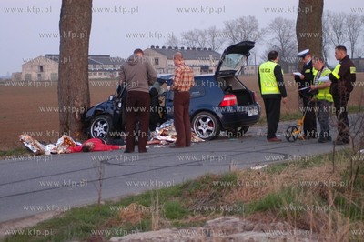 Wypadek na drodze miedzy Koscieliczkami a Tralewem...