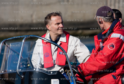 Gdynia, odsloniecie rzezby chlopczyka dyrygującego...