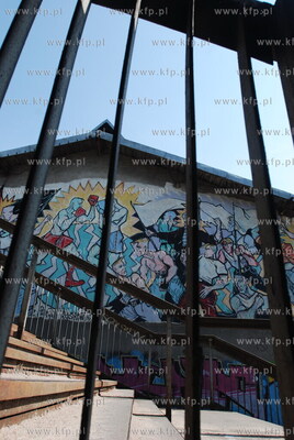 Murales czyli wielkoformatowe malowidla na sciane uwiecznione...