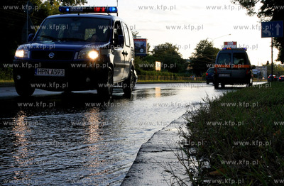 Awaria wodociagu wody pitnej na ul. Kartuskiej w Gdansku....