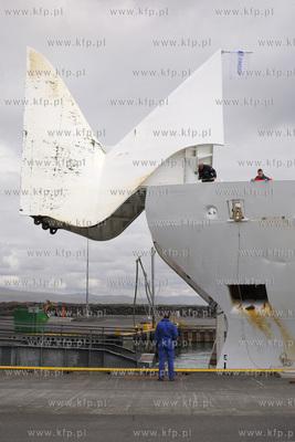 Islandia krajobraz wyspy, port w Pollakshofn czerwic...