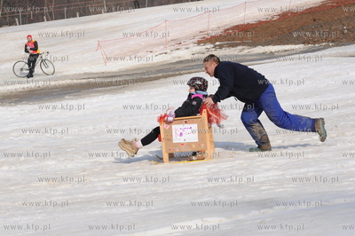 Zawody Zjazdu Na Byle Czym - rodzinna impreza na stoku...