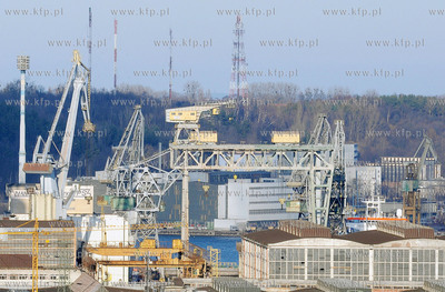 Stocznia Gdynia S.A. widok z ulicy Ceynowy
19.03.2011
Fot....