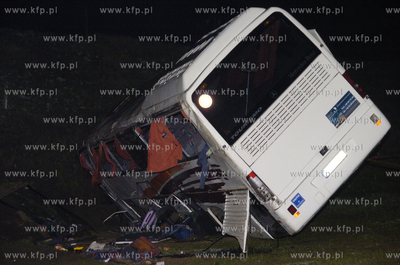 24 osoby zostaly poszkodowane w wypadku autokaru, ktory...