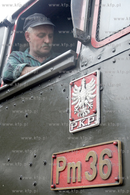 Pociag "Heweliusz", prowadzony przez parowoz z wolsztynskiej...