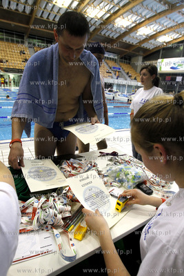Szczecin. Nas basenie Floating Arena odbyla sie sztafeta...