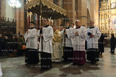 Msza Wieczerzy Panskiej w katedrze pelplinskiej sprawowana...