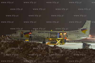 Zima na gdanskim lotnisku. Nz. British Aerospace ATP...