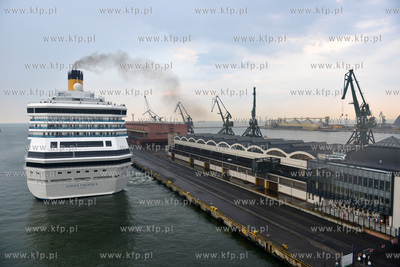 Przy Nabrzezu Francuskim w gdynskim porcie cumowal...