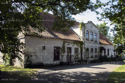 Garbno, wieś położona 9km na północny zachód...