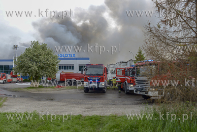 Pożar hali produkcyjnej w firmie Iglotex w Skórczu....