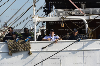 Brazylijska fregata Cisne Branco wpływa do Nabrzeża...