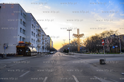 Gdynia o poranku, ul. Piłsudskiego. 28.03.2020 Fot....